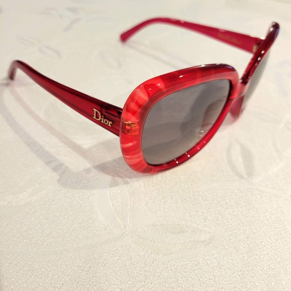 DIOR Women's Sunglasses in Vibrant Red❤️